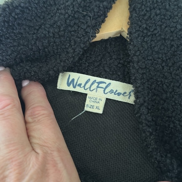 Wallflower Black Sherpa Pullover with Pocket NWT - Picture 6 of 8